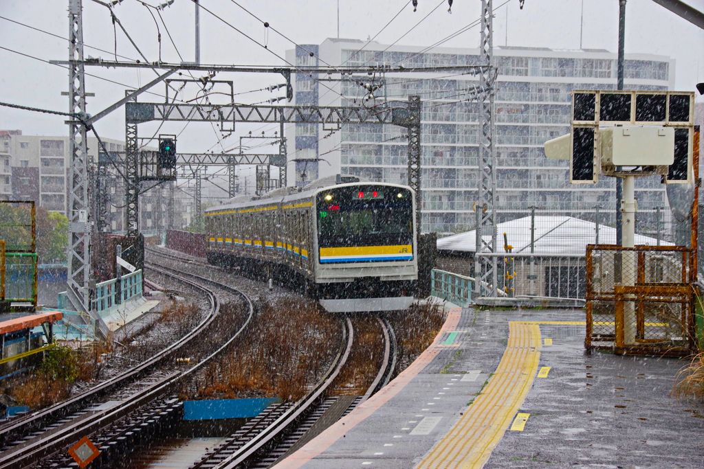 雪の無人駅