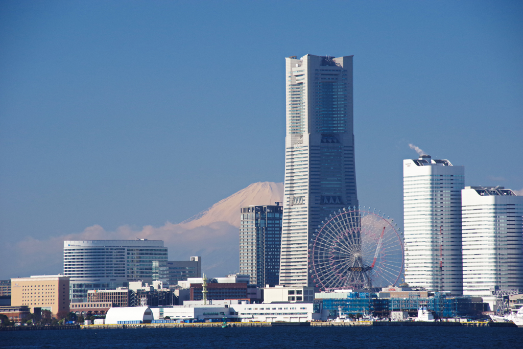 快晴の横浜から