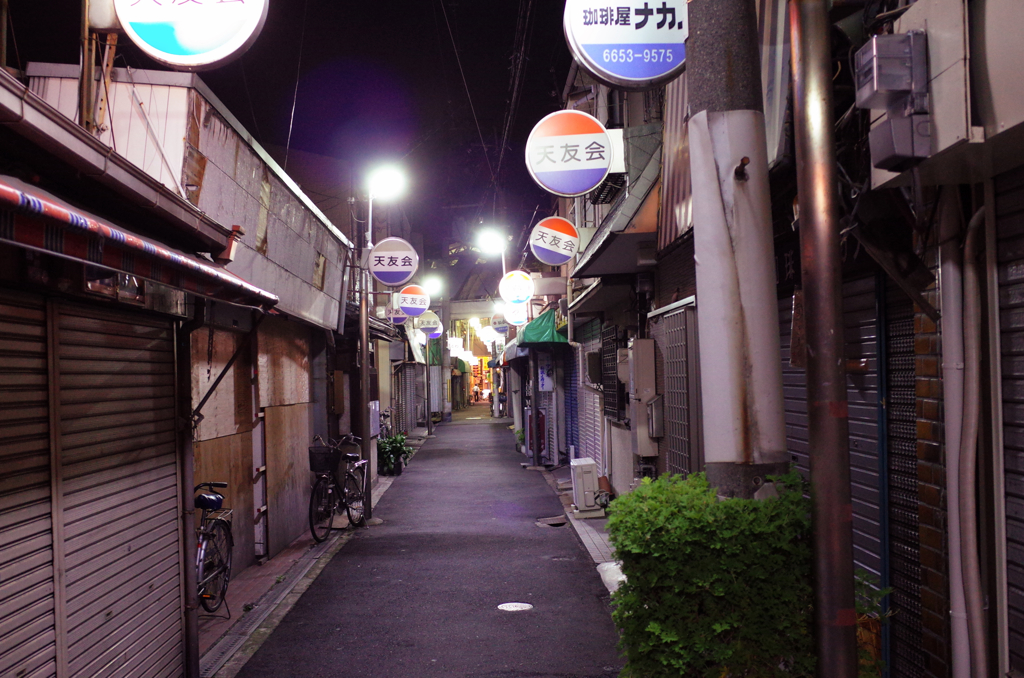 路地裏の夕暮れ
