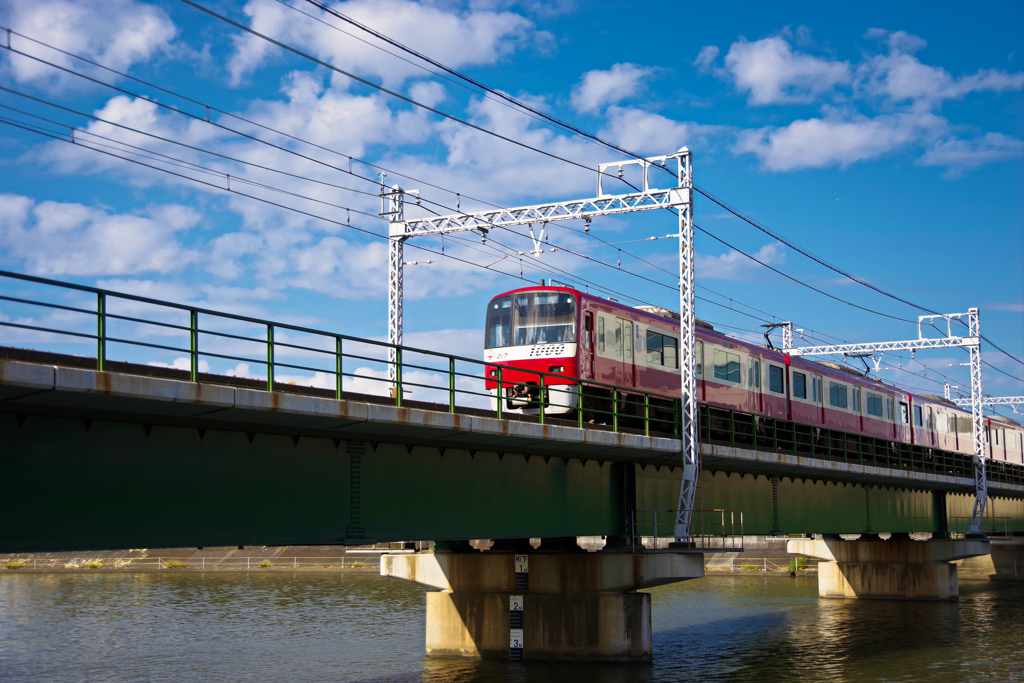 KEIKYU RED and BLUE SKY