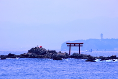 富士山をバックに