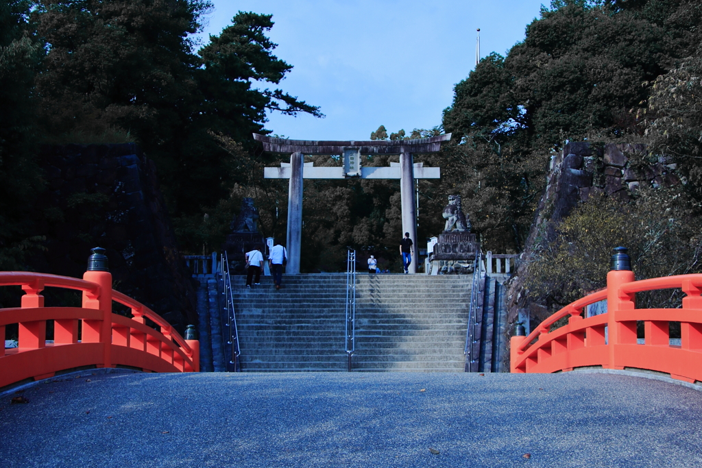 橋を渡りて