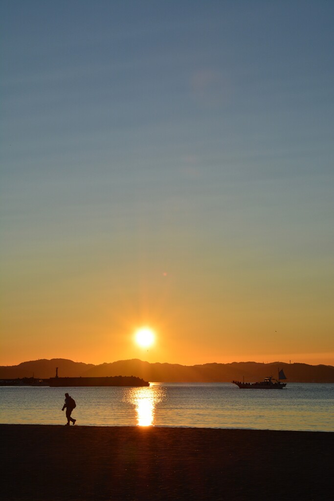 江の島の朝日