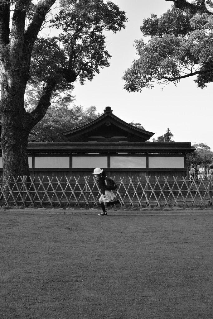 通学を急ぐ子