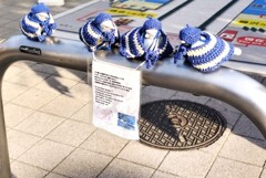 江ノ電江ノ島駅前のすずめ