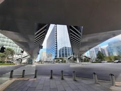 歩道橋下の世界①