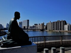 隅田川芭蕉の夢や春浅し　