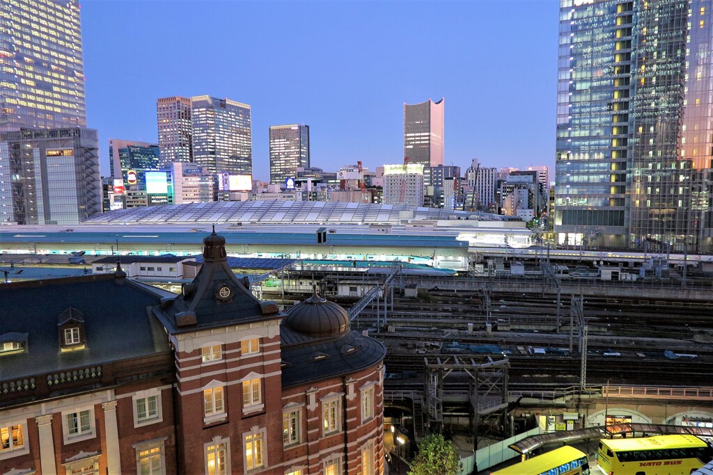 街角スケッチ／東京駅