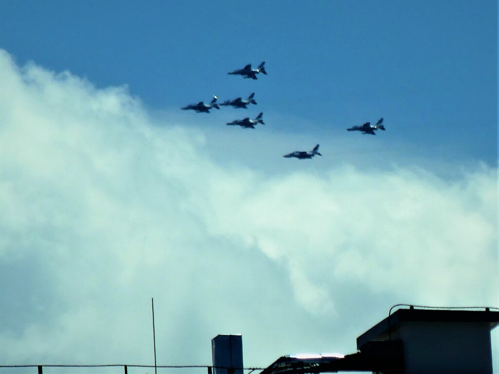 ブルーインパルス飛来