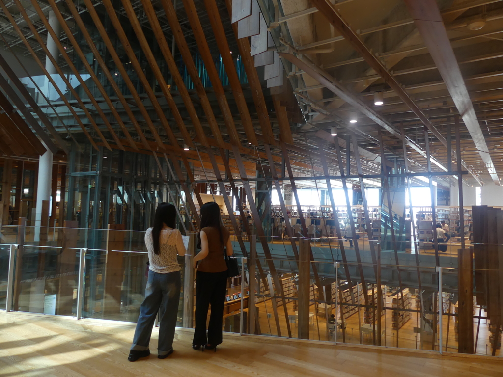 富山市立図書館 (1)