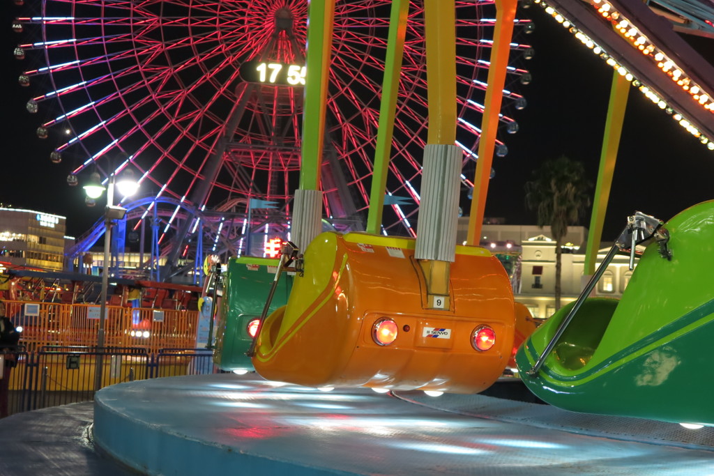 夜の遊園地