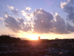 関戸ビルから帝京大学方向の夕日４