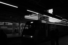 八王子駅で貨物通過