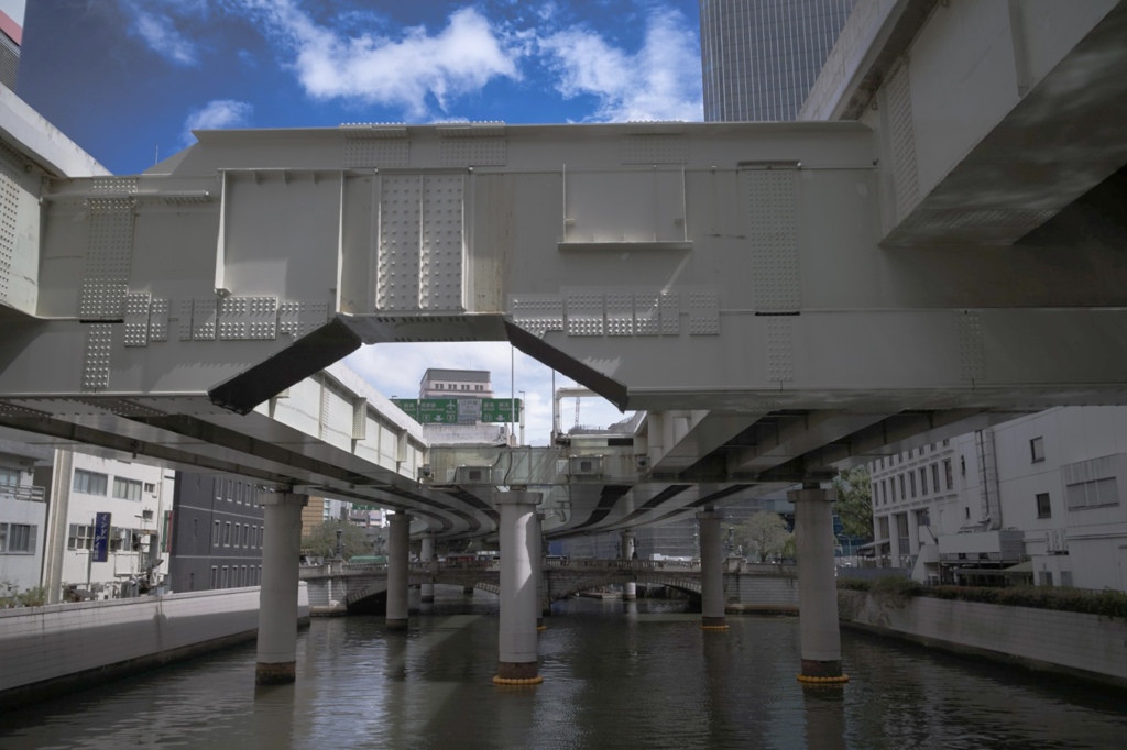 まだ覆われた橋(日本橋)