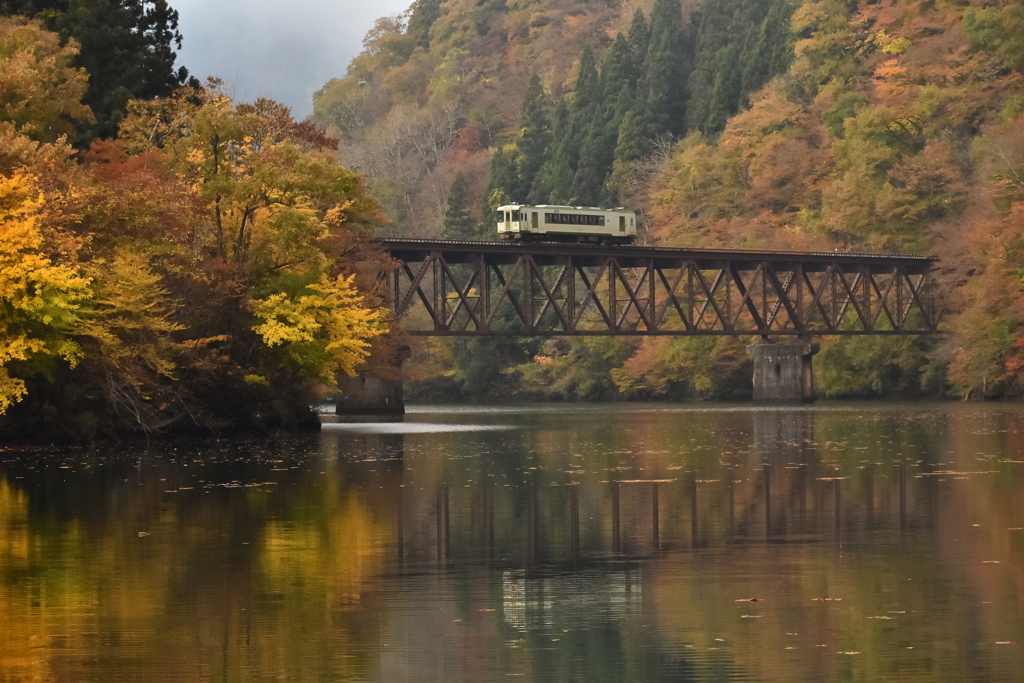 紅葉の第三橋梁