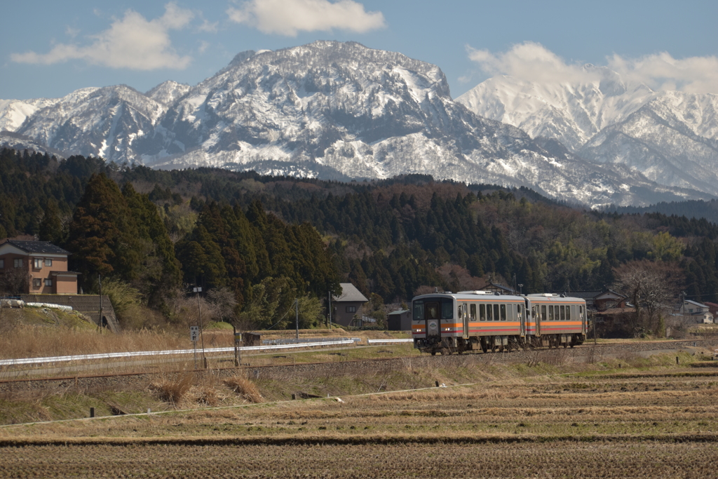 雨飾山と大糸線