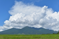 八ヶ岳に湧く積乱雲