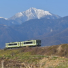 麓を駆け上る高原列車
