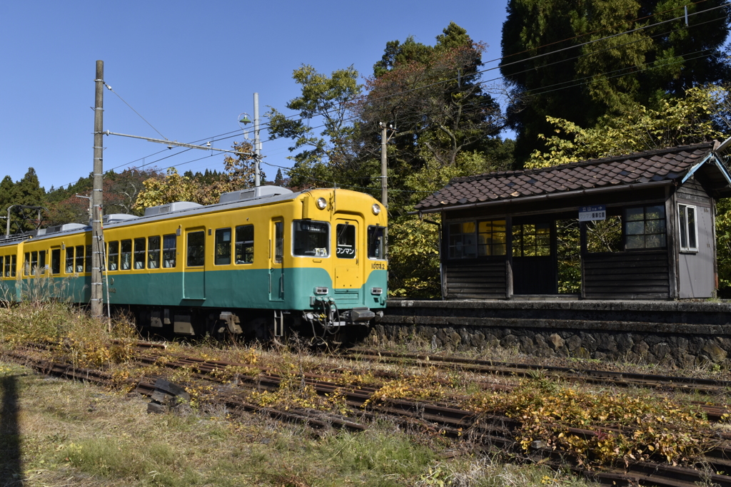 クラッシック駅とカボチャ色