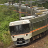 特急列車のコーナーリング