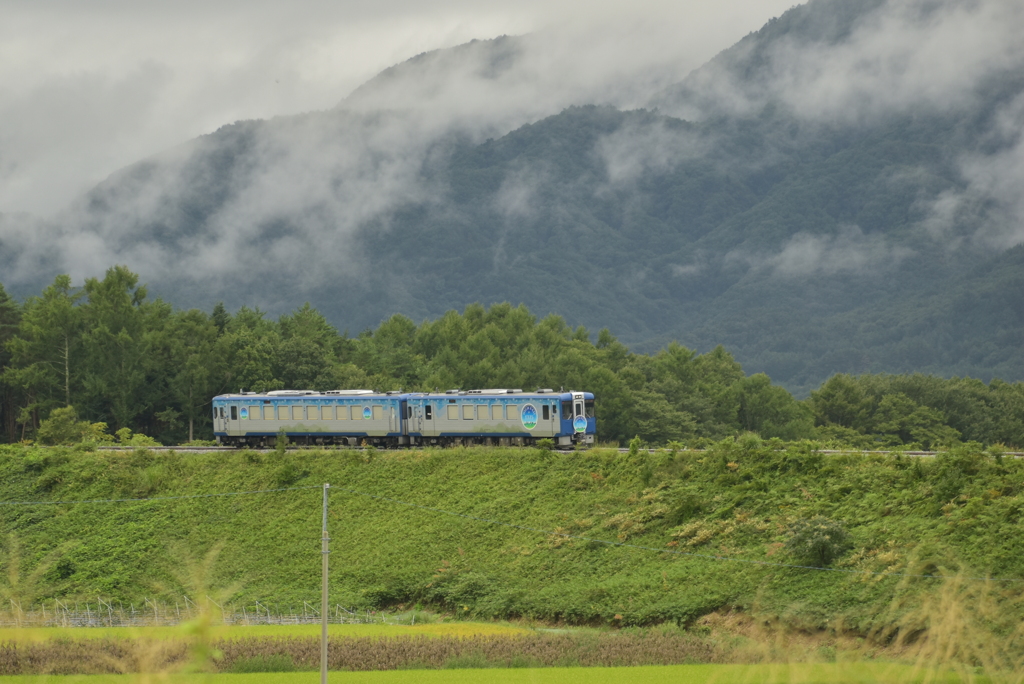 霞明けのローカル線