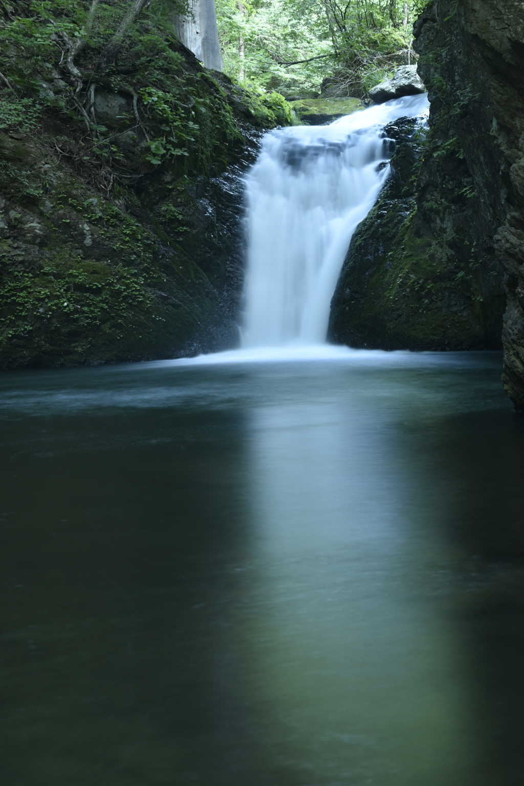 暗闇の滝