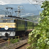 引かれる機関車