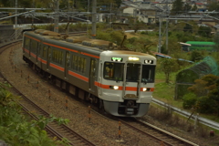 夕暮れの普通列車