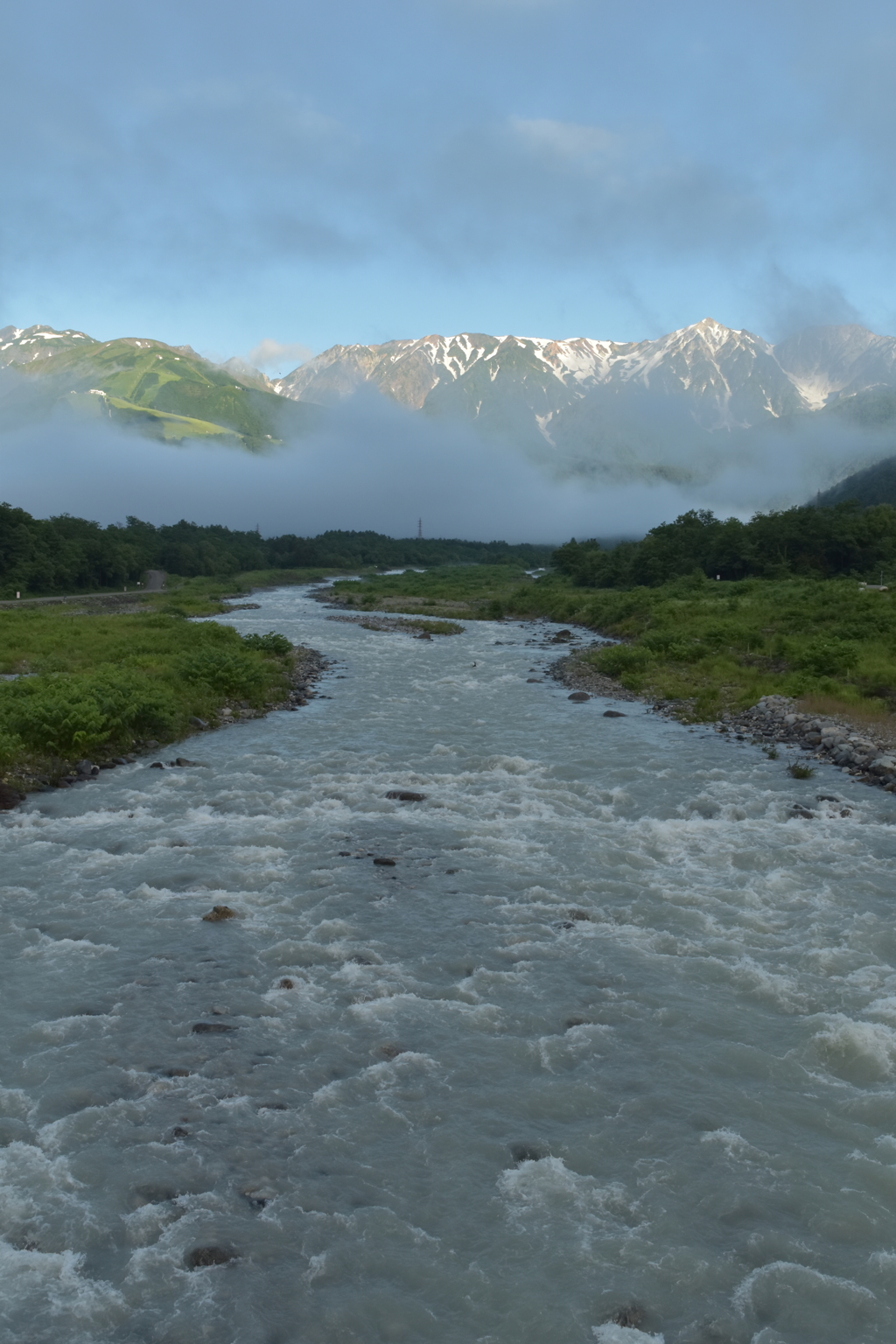 朝霧の白馬岳
