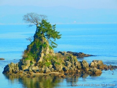 女岩