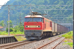 断崖絶壁のトンネルを抜けて