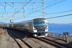 海壁上の駅にて