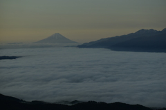 雲海の夜明け富士