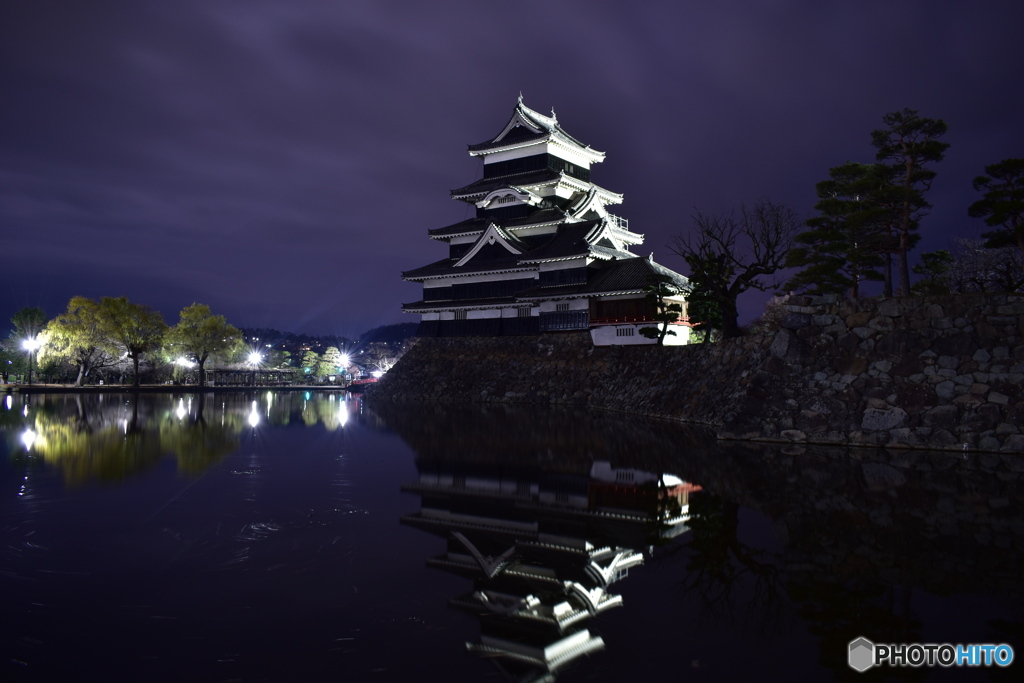 夜明け前の松本城