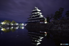 夜明け前の松本城