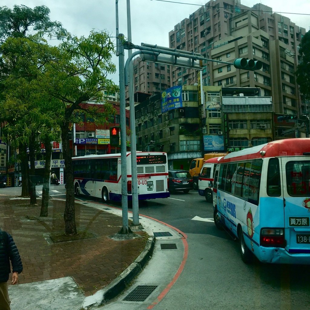 渋滞の渦、暇なので写真を撮る