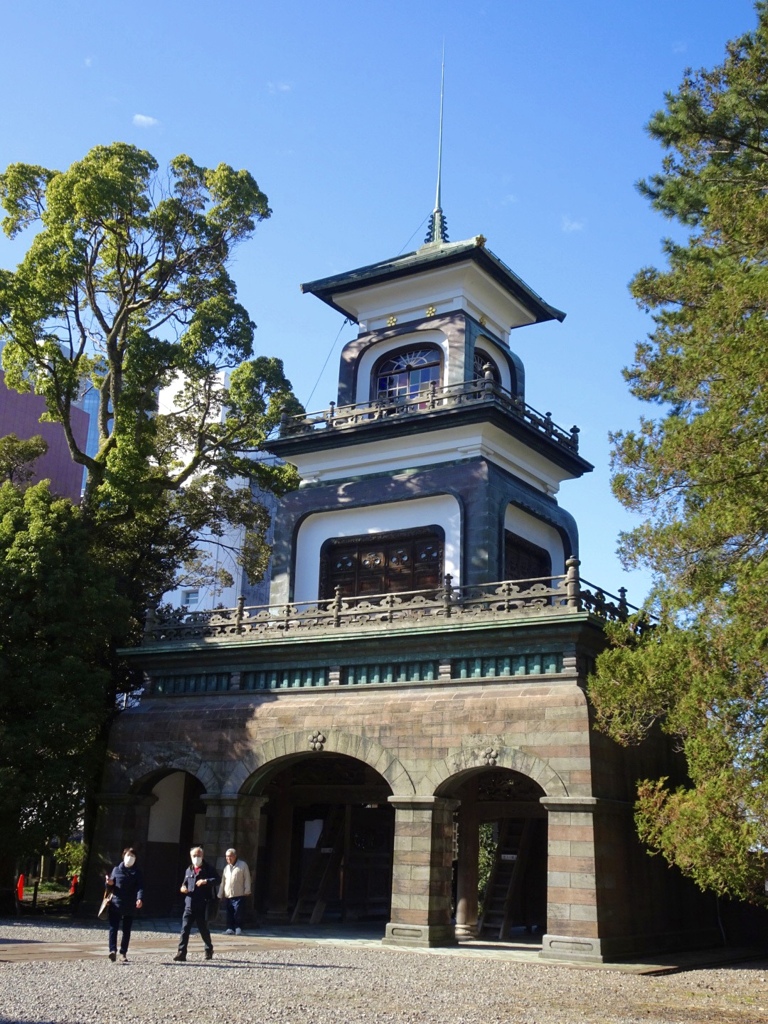 快晴の日 尾山神社