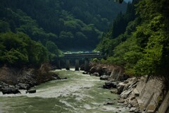 未だ増水