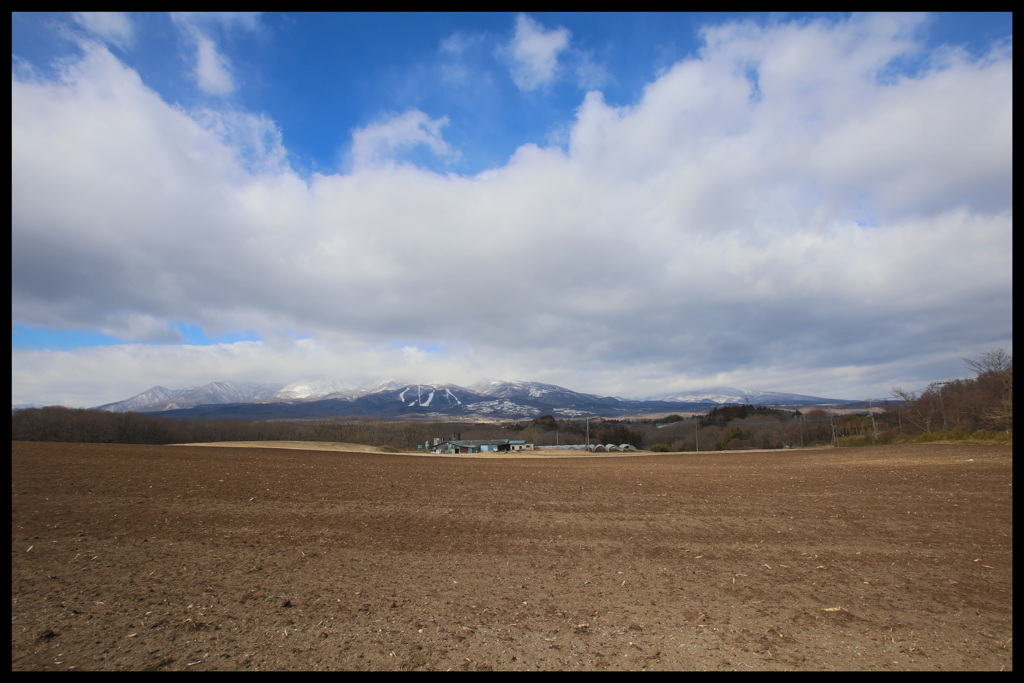 連山を望む