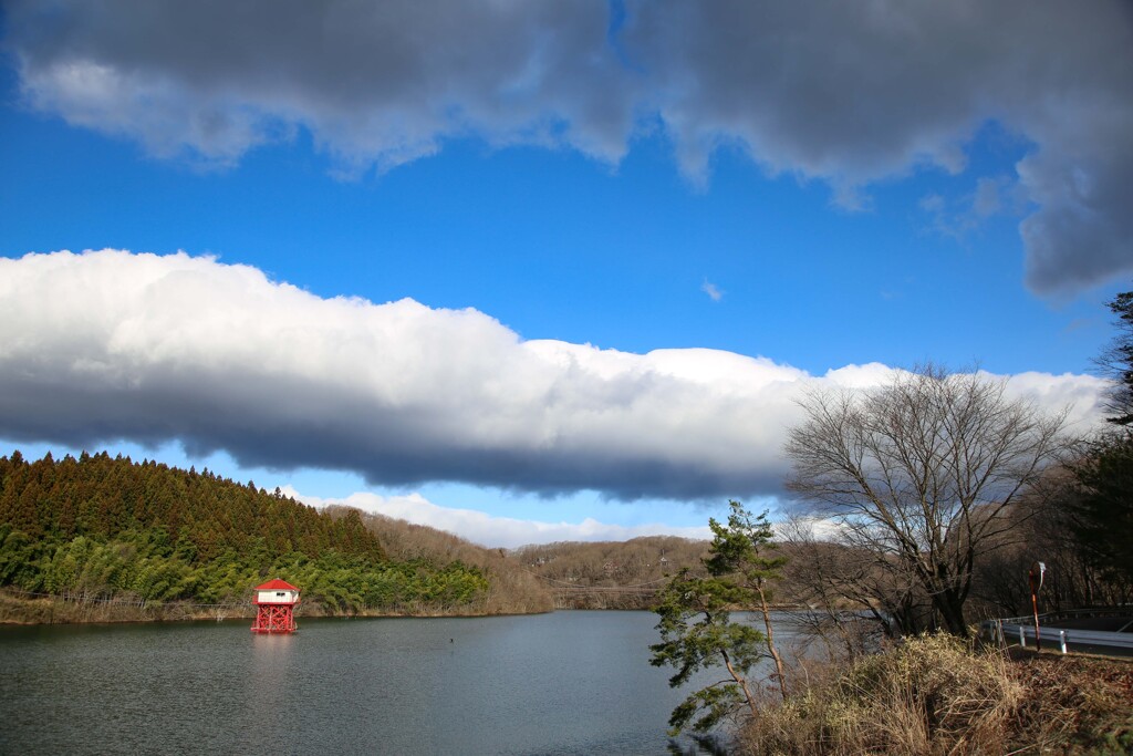 ダム湖の朝