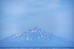 海に浮かぶ富士