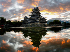 朝焼けの城