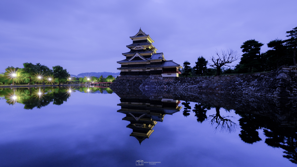曇天の城