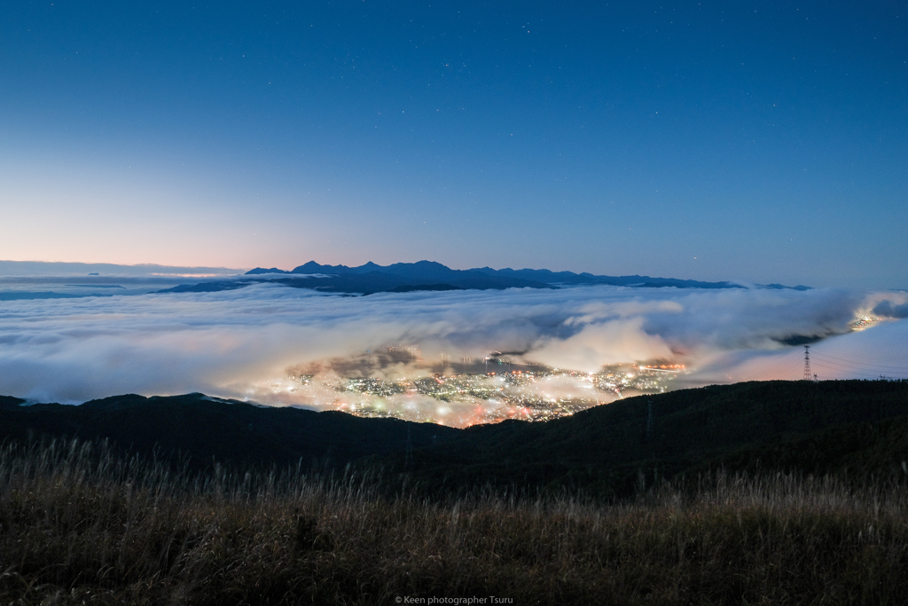 夜景と雲海