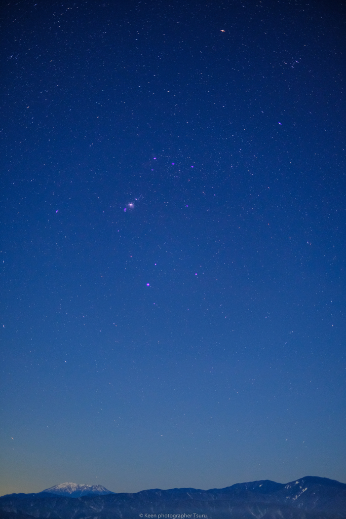 御嶽山と星空