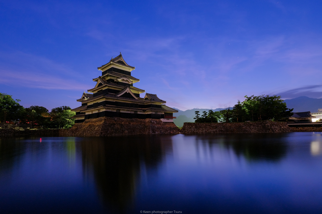 朝の城