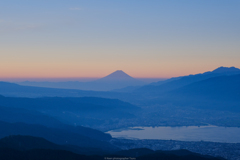 100キロ先の富士山を望む