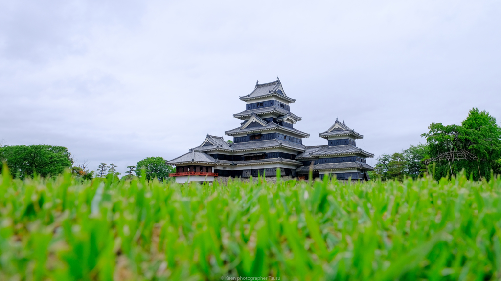 梅雨空の城