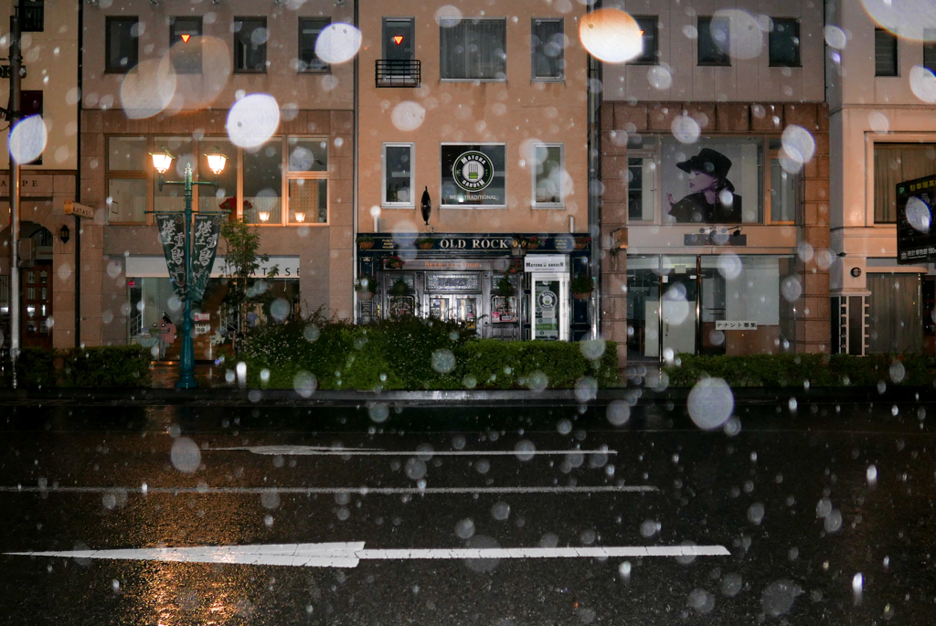 雨の朝