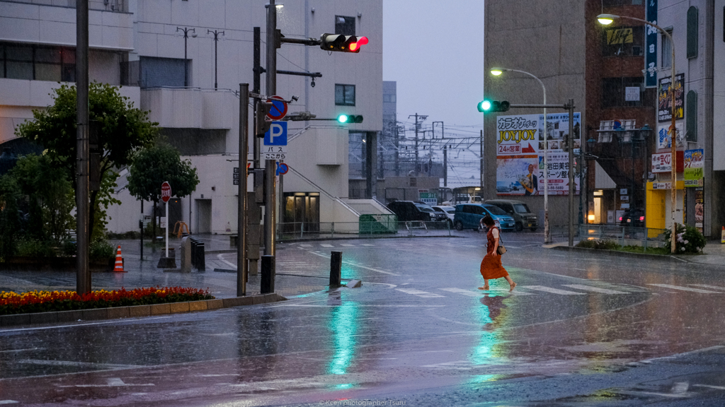 ずぶ濡れで走る